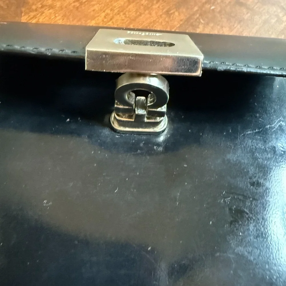 SALVATORE FERRAGAMO Vintage Black Leather Bifold Wallet Gancini Clasp AUTHENTIC‎